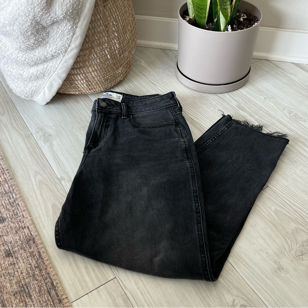 Hollister Curvy High-Rise Mom Jean